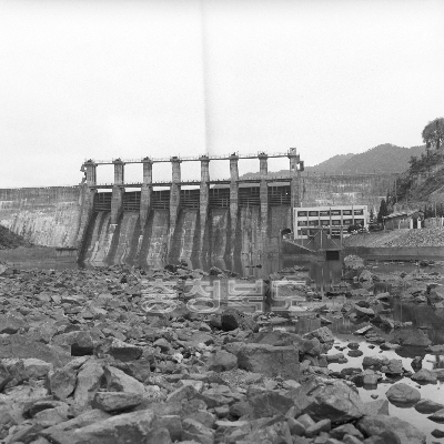 1957년 괴산군 칠성댐 준공 사진
