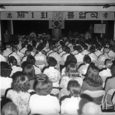 노인학교 졸업식 의 사진