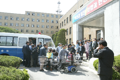 장애인 도청 시위 의 사진