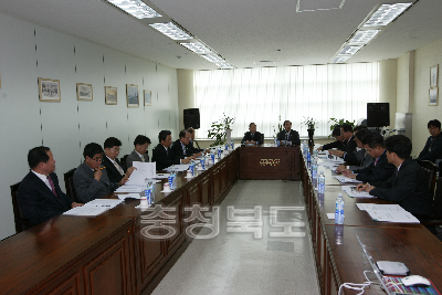 목요 경제 회의 의 사진
