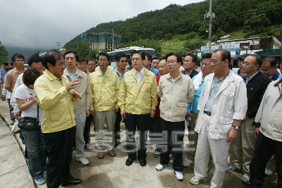 한나라당 대표와 수해지역 방문 의 사진