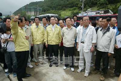한나라당 대표와 수해지역 방문 의 사진