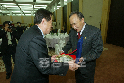 충북 경제포럼 창립 8주년 기념식 의 사진