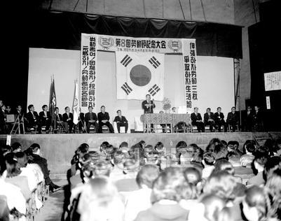 제8회 노동절 기념대회 의 사진