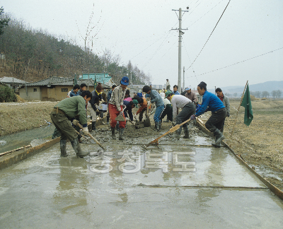 마을진입로공사 의 사진