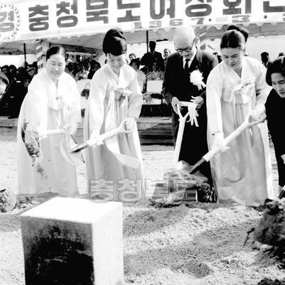 육영수여사 참석 충북여성회관 기공식 사진