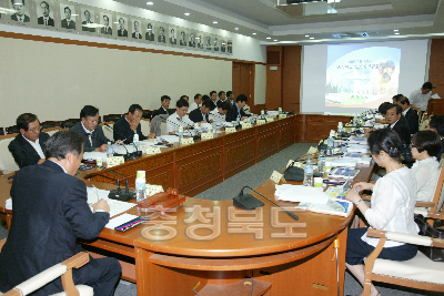 충청북도 도시계획 위원회 회의 의 사진