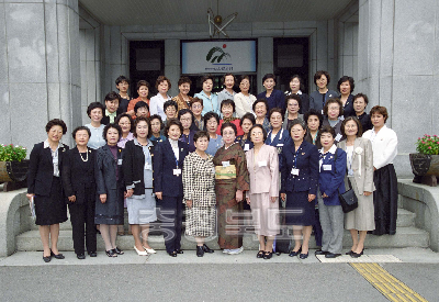 일본 야마나시현 여성단체 기념촬영 사진