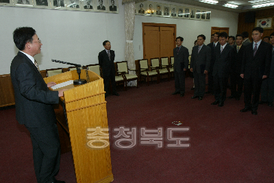 6급이하 임용장수여 의 사진