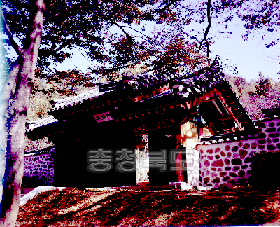 김유신장군 사당 및 초상화 사진