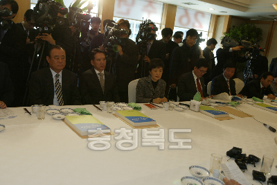 충청권 주요인사와 한나라당 대표간담회 의 사진