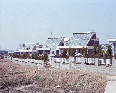 태양열 주택 의 사진
