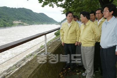 추병직 건교부장관과 충주댐 방류현장 방문 의 사진