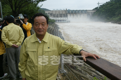 추병직 건교부장관과 충주댐 방류현장 방문 의 사진