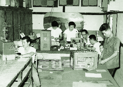 순회교육용 영사기 및 발전기 사용방법 교육 1968 농촌진흥원 사진
