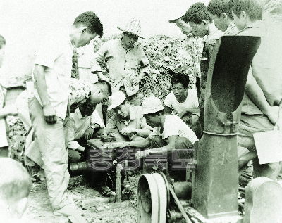 양수작업용 원동기 수리 교육 1969 의 사진