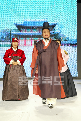 태안반도 기름유출 성금모금(이산)패션쇼 의 사진