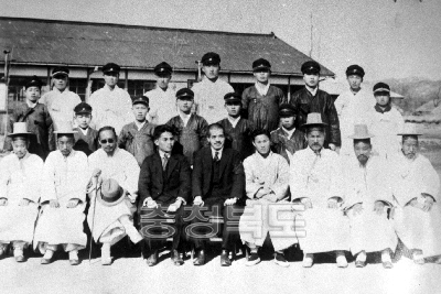 4년제공립보통학교제1회(14명)졸업사진 도안국민학교(1925.4.20개교) 사진