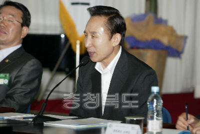 이명박대통령 충북발전 전략 토론회 의 사진