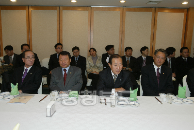충청권 주요인사와 한나라당 대표간담회 사진