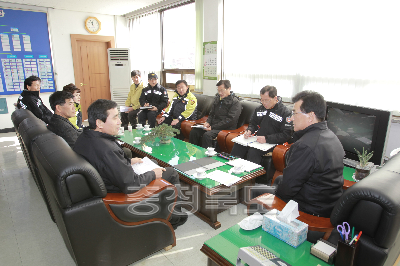 구제역 방역지원 소방공무원 격려 의 사진