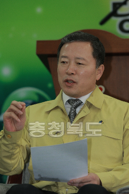 박경국 행정부지사 구제역과련 브리핑 의 사진