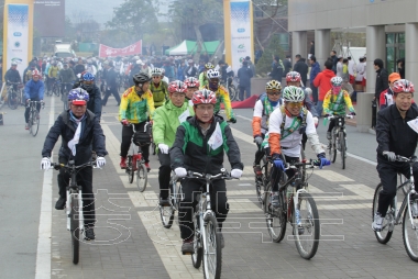 국토 종주 자전거길 개통행사 의 사진