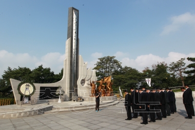 제70주년 광복절 항일운동기념탑 참배 의 사진
