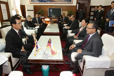 말레이시아 펄리스 주정부 관계자 접견 의 사진