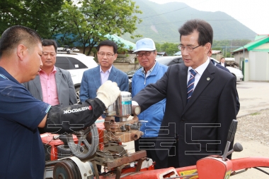 충북 이동식 농업종합병원 개소식 의 사진