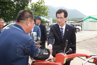 충북 이동식 농업종합병원 개소식 의 사진