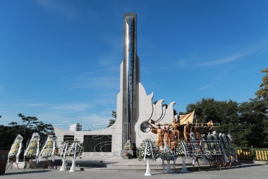 제73주년 광복절 기념탑.동상 참배 사진