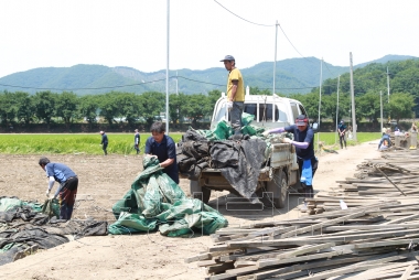 이통장연합회 충북지부 자원봉사 참여자 격려 및 피해복구사진 의 사진
