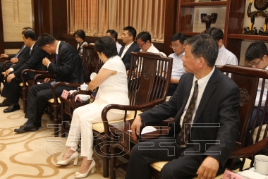중국 출장 후베이성장 회담 및 자매결연5주년 기념식수 의 사진