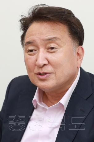 김영환 도지사 당선인 언론사 인터뷰 의 사진