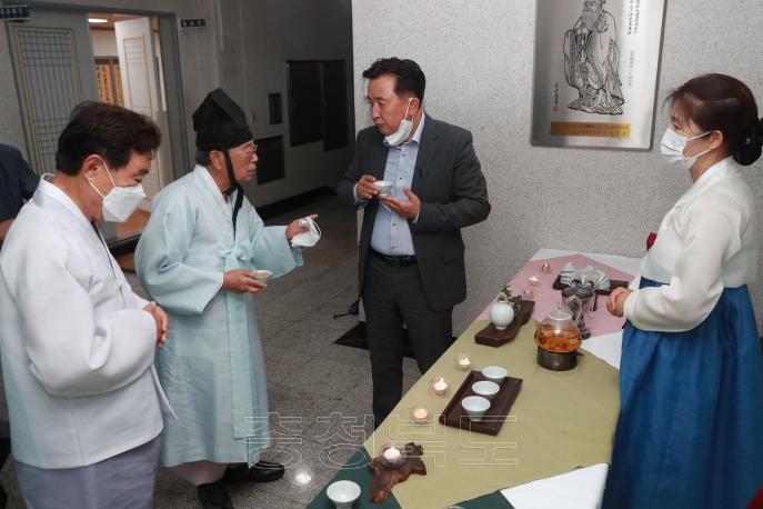 김영환 도지사 당선인 청주향교 고유례 참석 의 사진