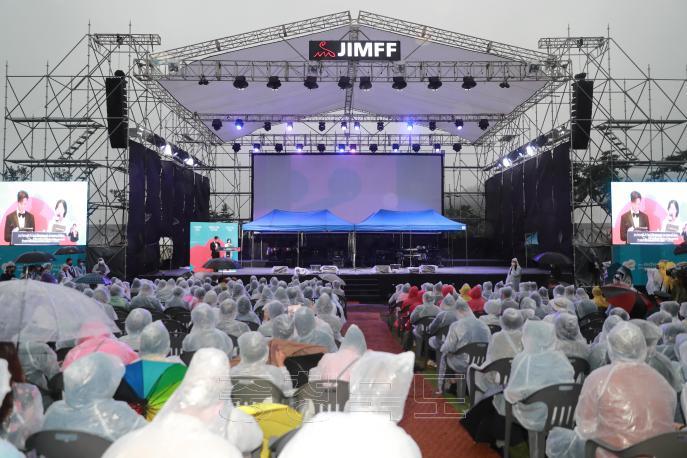 제천국제음악영화제 개막식 참석 의 사진