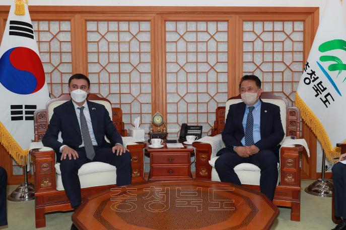 우즈베키스탄 정부 관계자 접견 의 사진