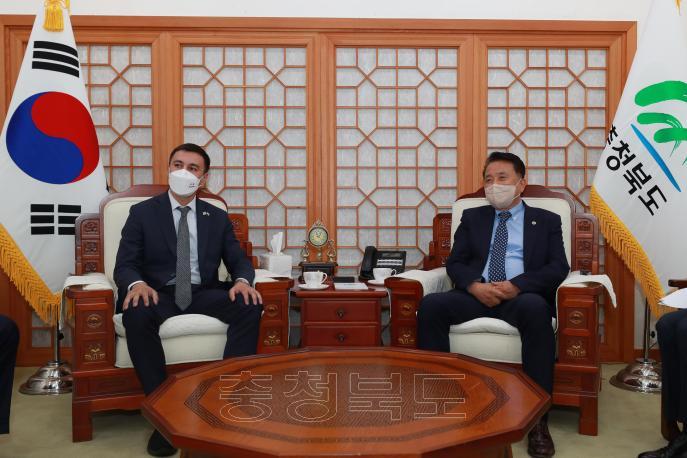 우즈베키스탄 정부 관계자 접견 의 사진
