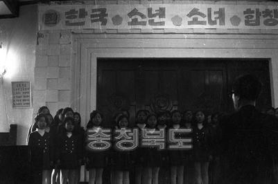 한국 소년소녀 합창단 공연 의 사진