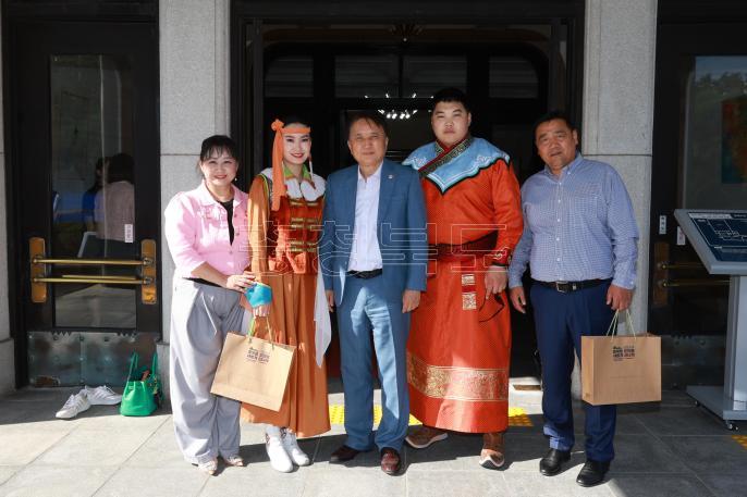 몽골 국립예술단장 접견 의 사진