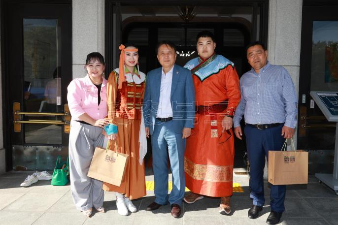몽골 국립예술단장 접견 의 사진
