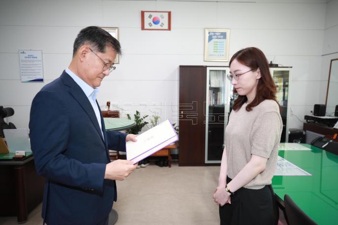 임용장 수여 사진