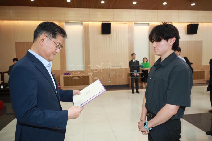 6급이하 공무원 임용장 수여 사진