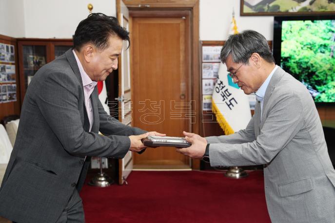 20240813 - 정책수석보좌관 퇴임신고(여는마당 도지사) 사진