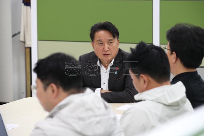 20241024 - 해외순방 관련 기자간담회(기자실 도지사) 사진