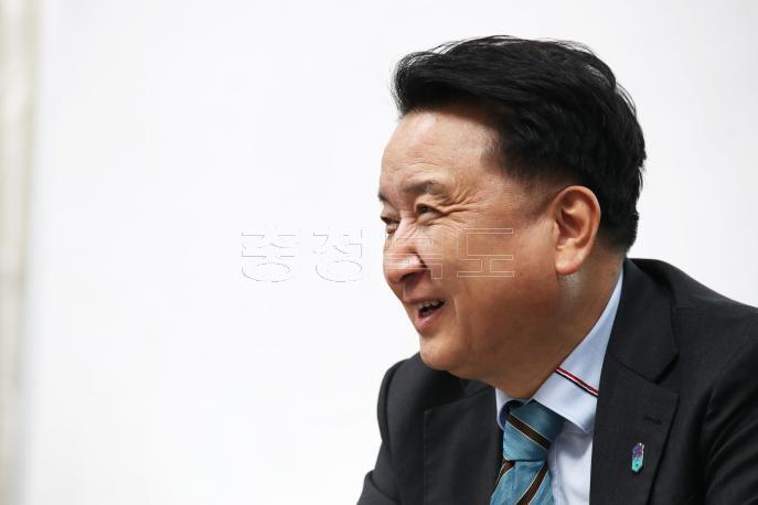 20250318 - 언론사 인터뷰(여는마당 도지사) 사진