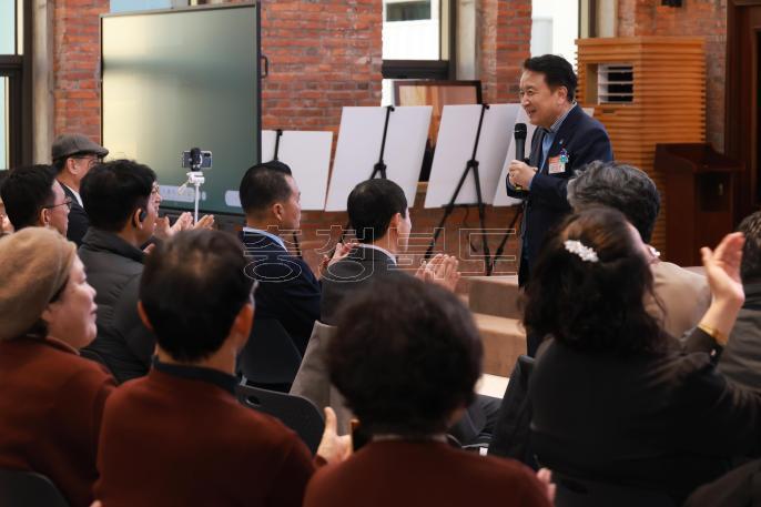 20251226 - 충북영상자서전 우수콘텐츠 상영회(대회의실) 의 사진