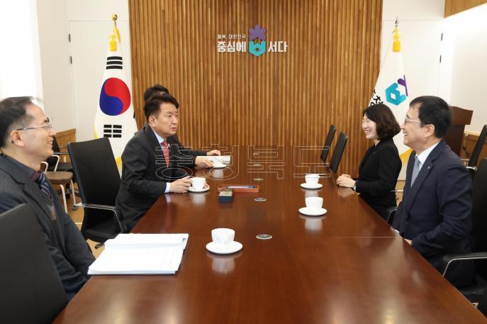 20260203 - 소상공인 금융지원 위한 특별출연증서 전달식(여는마당 도지사) 의 사진