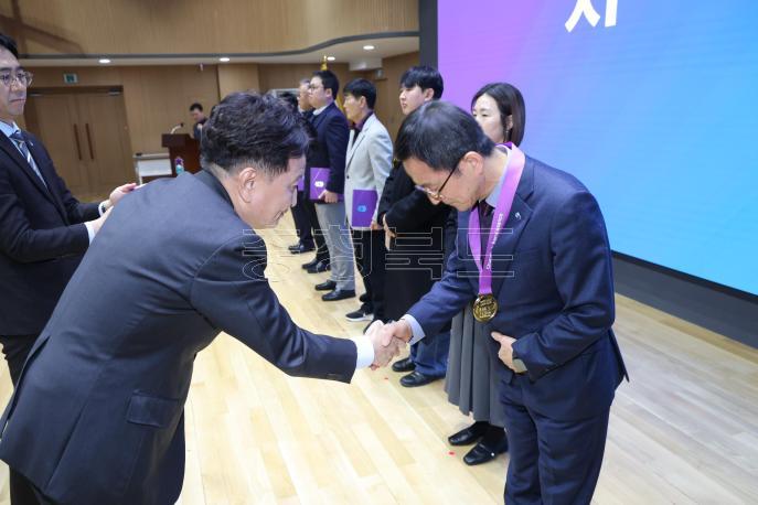 20260303 - 3월 직원조회(도청 문화홀 도지사) 의 사진